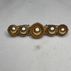 Elegant Gold and Pearl Brooch, Vintage.